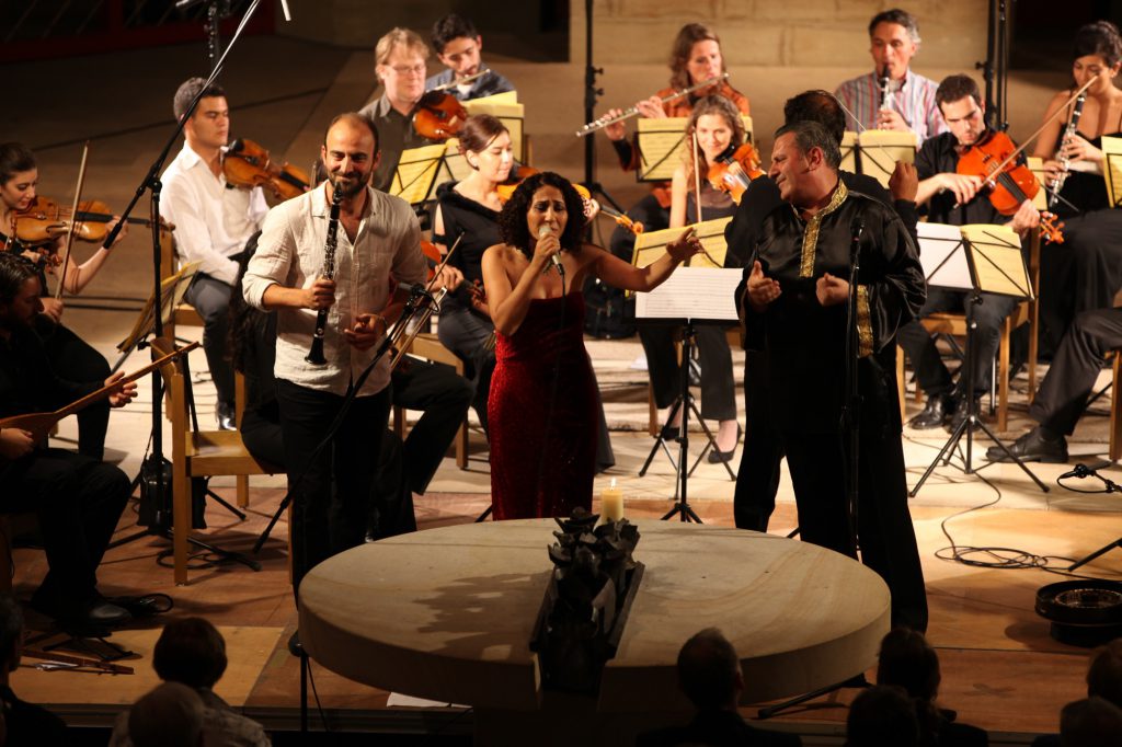 Aynur mit Kinan Azmeh, Ibrahim Keivo, Morgenland Chamber Orchestra